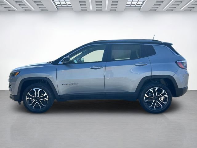 Used 2022 Jeep Compass Limited AWD/4WD image 7