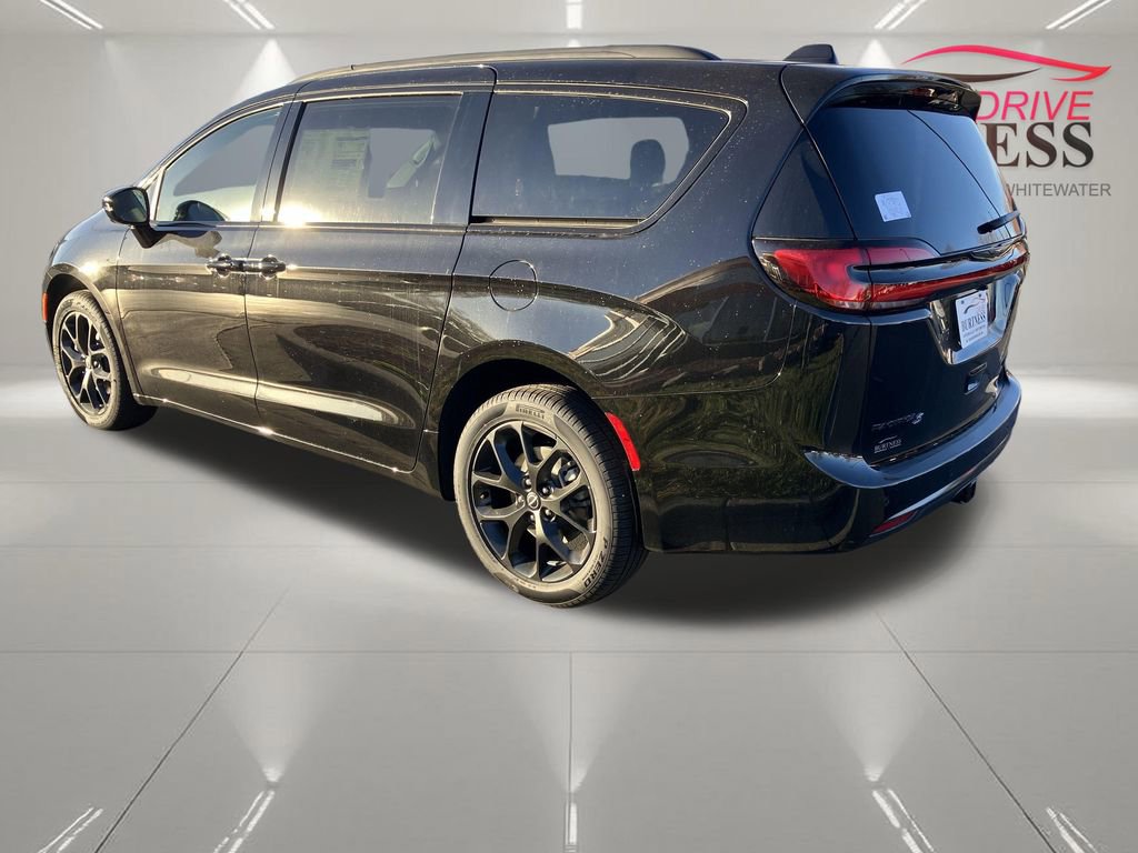 New 2026 Chrysler Pacifica Limited w/ S Appearance Package AWD/4WD image 6