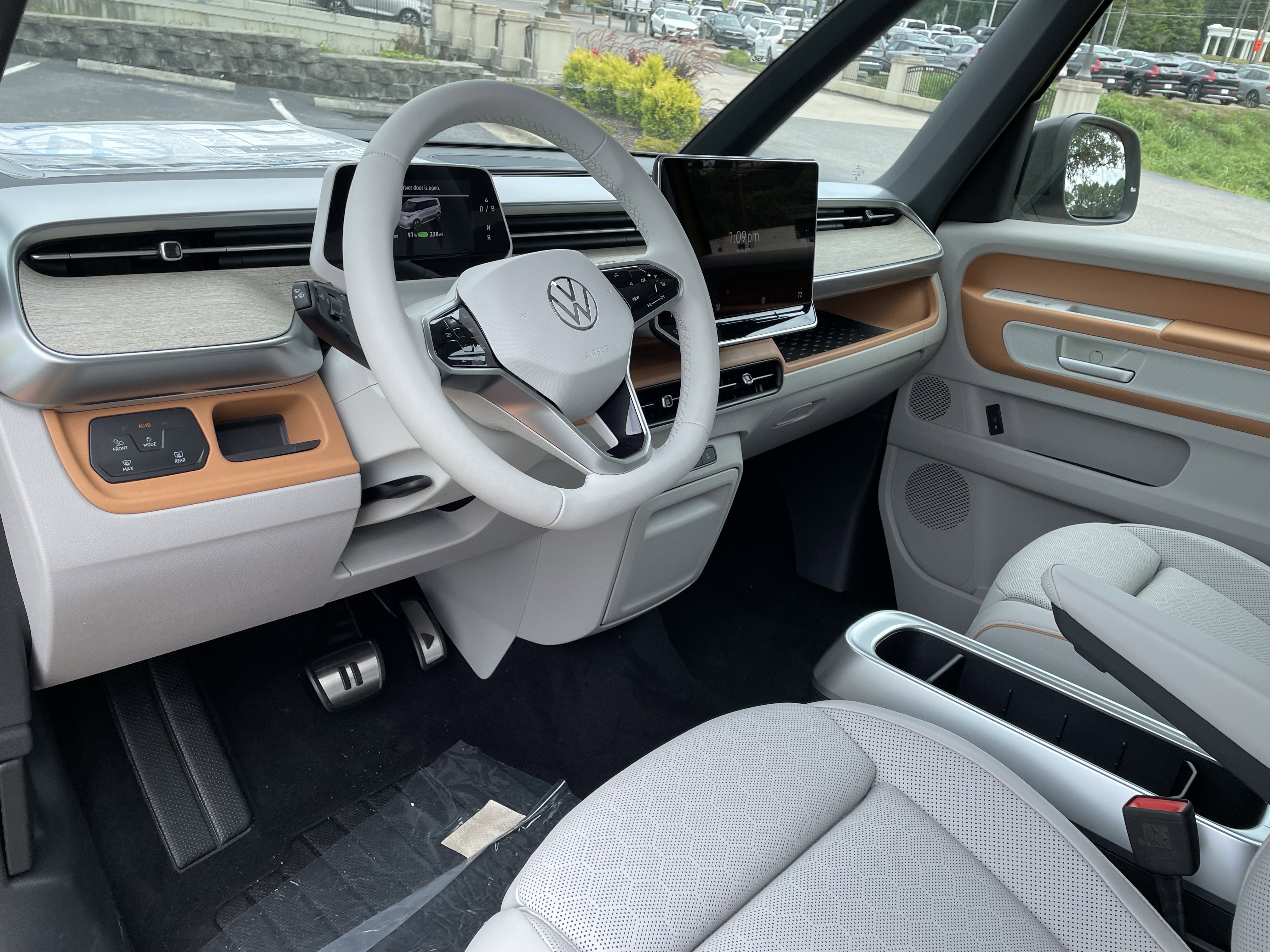 New 2025 Volkswagen ID. Buzz 1st Edition image 17