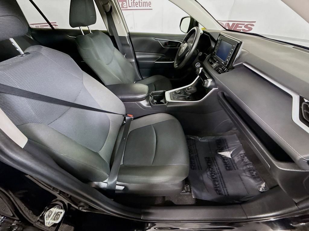 Certified 2021 Toyota RAV4 LE image 29