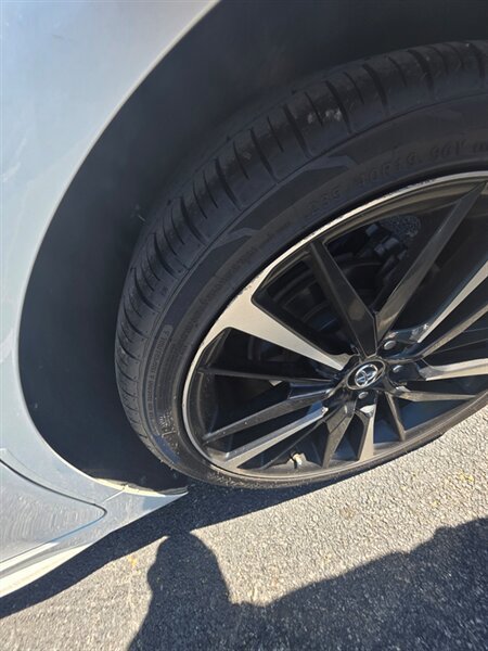 Used 2019 Toyota Camry XSE FWD image 3