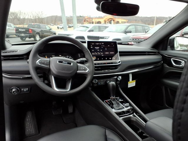New 2026 Jeep Compass Latitude image 11