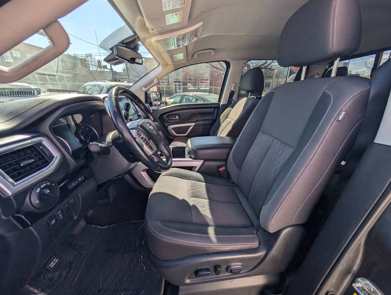 Used 2020 Nissan Titan SV w/ SV Convenience Package image 15