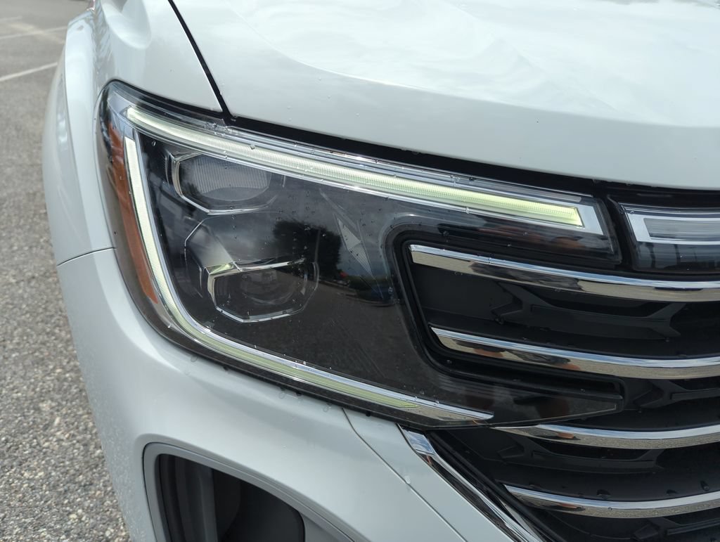 Used 2024 Volkswagen Atlas SE FWD image 17