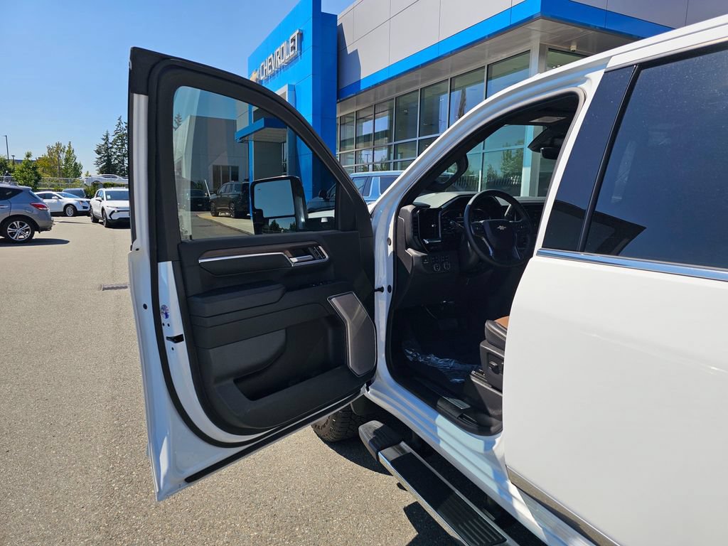 Used 2025 Chevrolet Silverado 2500 High Country w/ High Country Premium Package AWD/4WD image 20