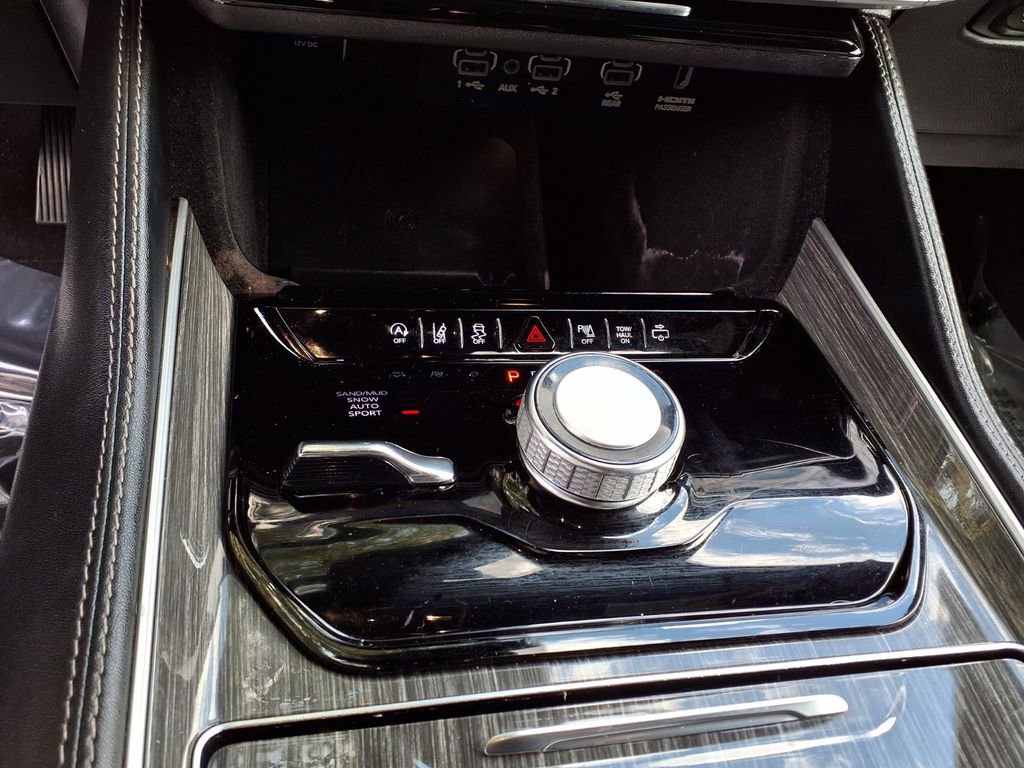 Used 2022 Jeep Wagoneer Series II w/ Premium Group I AWD/4WD image 9