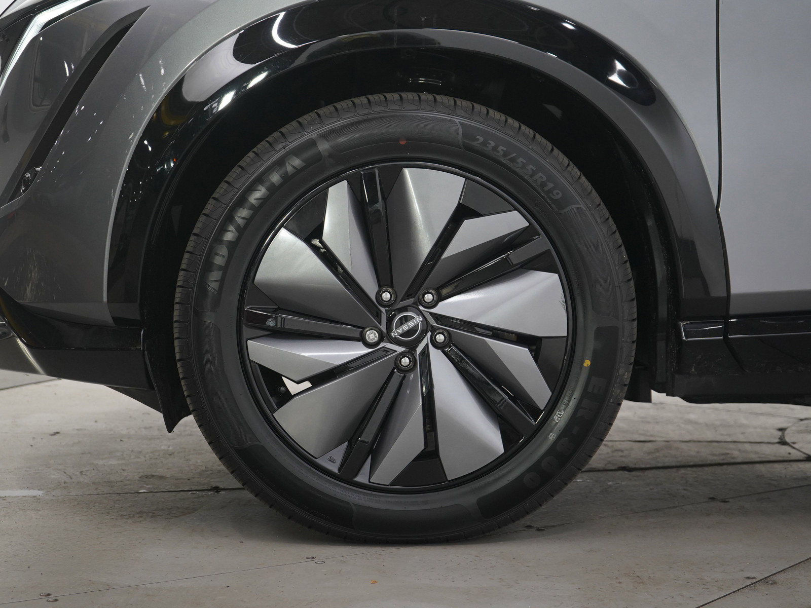 Used 2024 Nissan Ariya AWD image 30