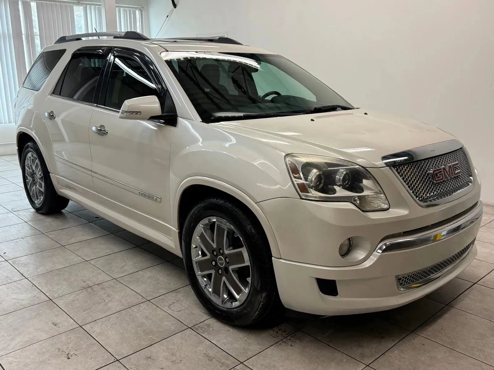 Used 2011 GMC Acadia Denali AWD/4WD image 1