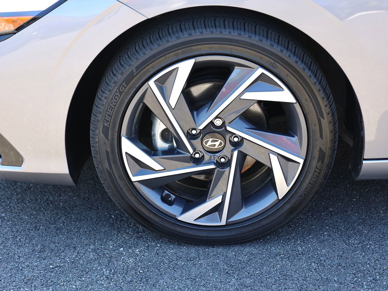 Used 2025 Hyundai Elantra SEL FWD image 9