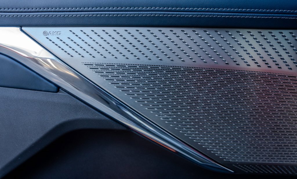 Used 2025 Cadillac Escalade IQ Luxury 2 image 17