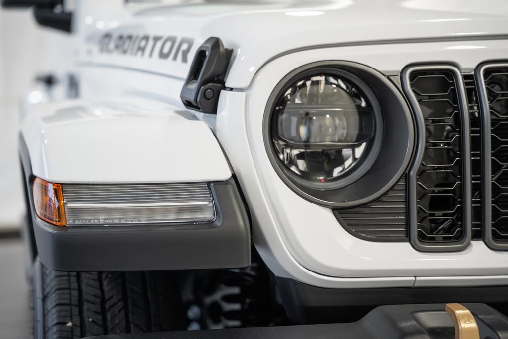 New 2026 Jeep Gladiator Overland AWD/4WD image 11