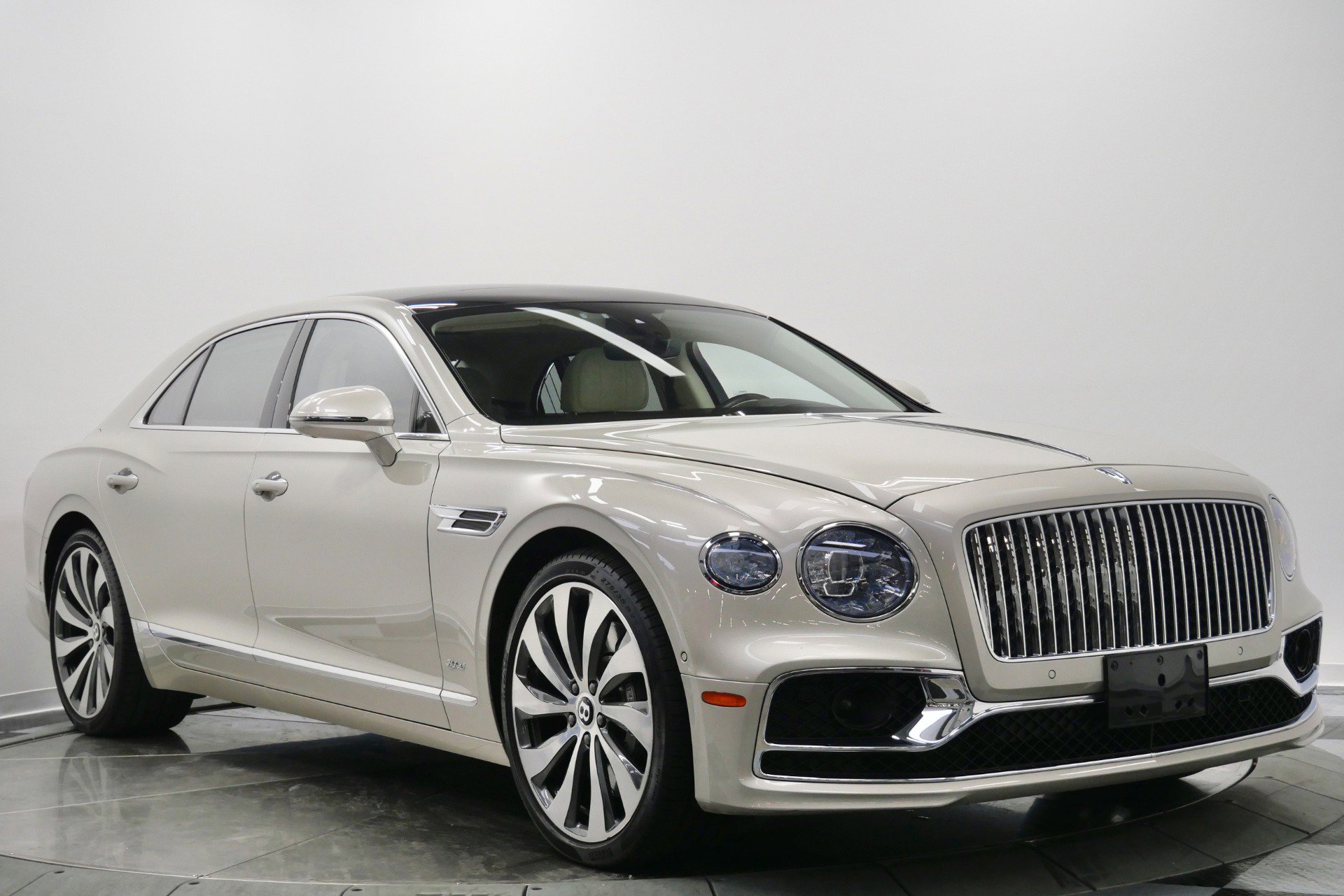 Used 2022 Bentley Flying Spur Plug-In Hybrid image 3