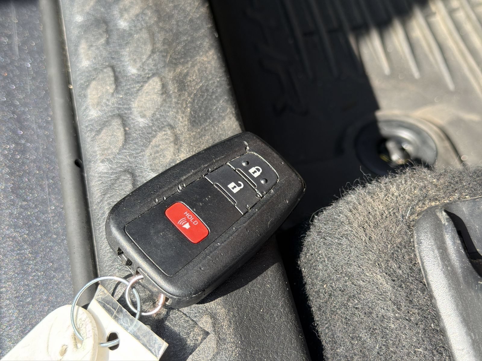Used 2022 Toyota C-HR XLE FWD image 34