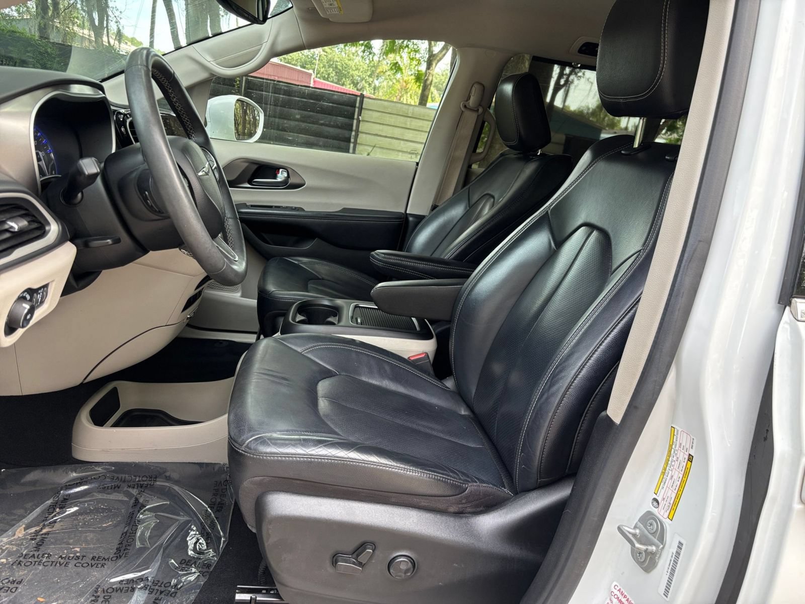 Used 2022 Chrysler Pacifica Touring-L FWD image 28