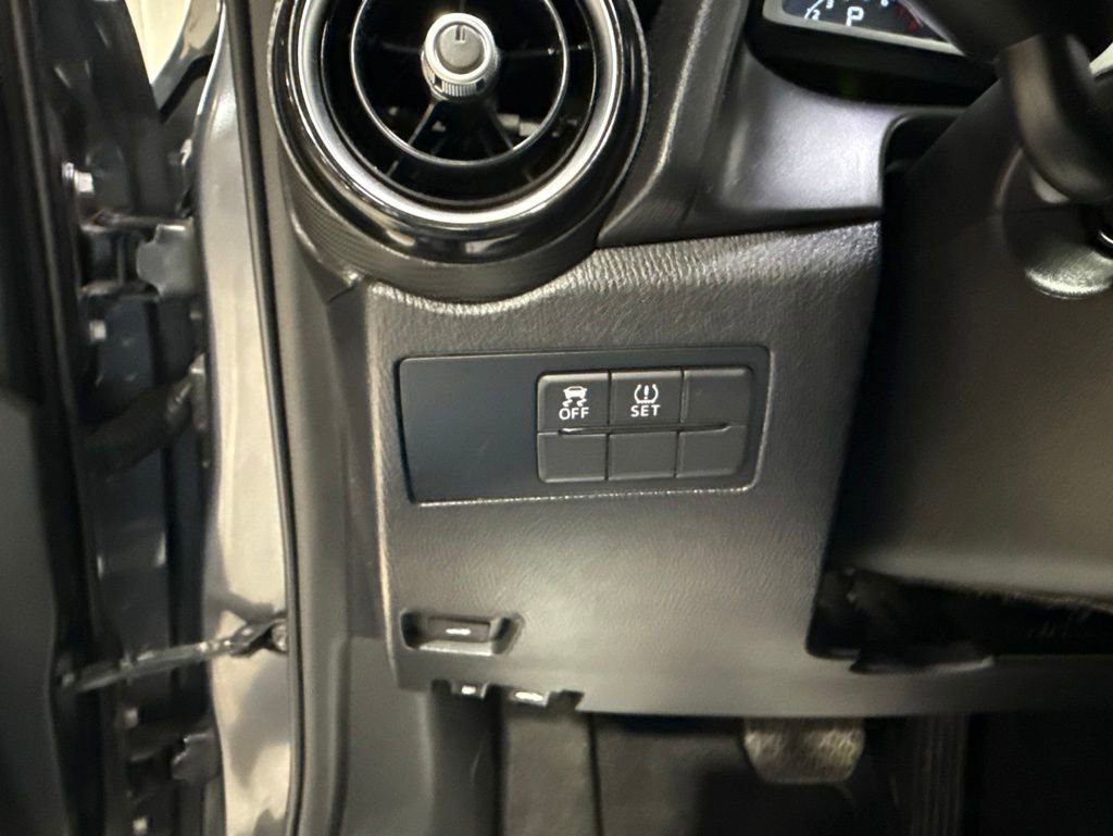 Used 2017 Toyota Yaris iA FWD image 12