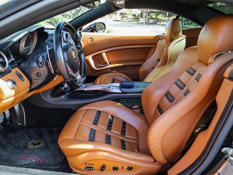 Used 2010 Ferrari California RWD image 23