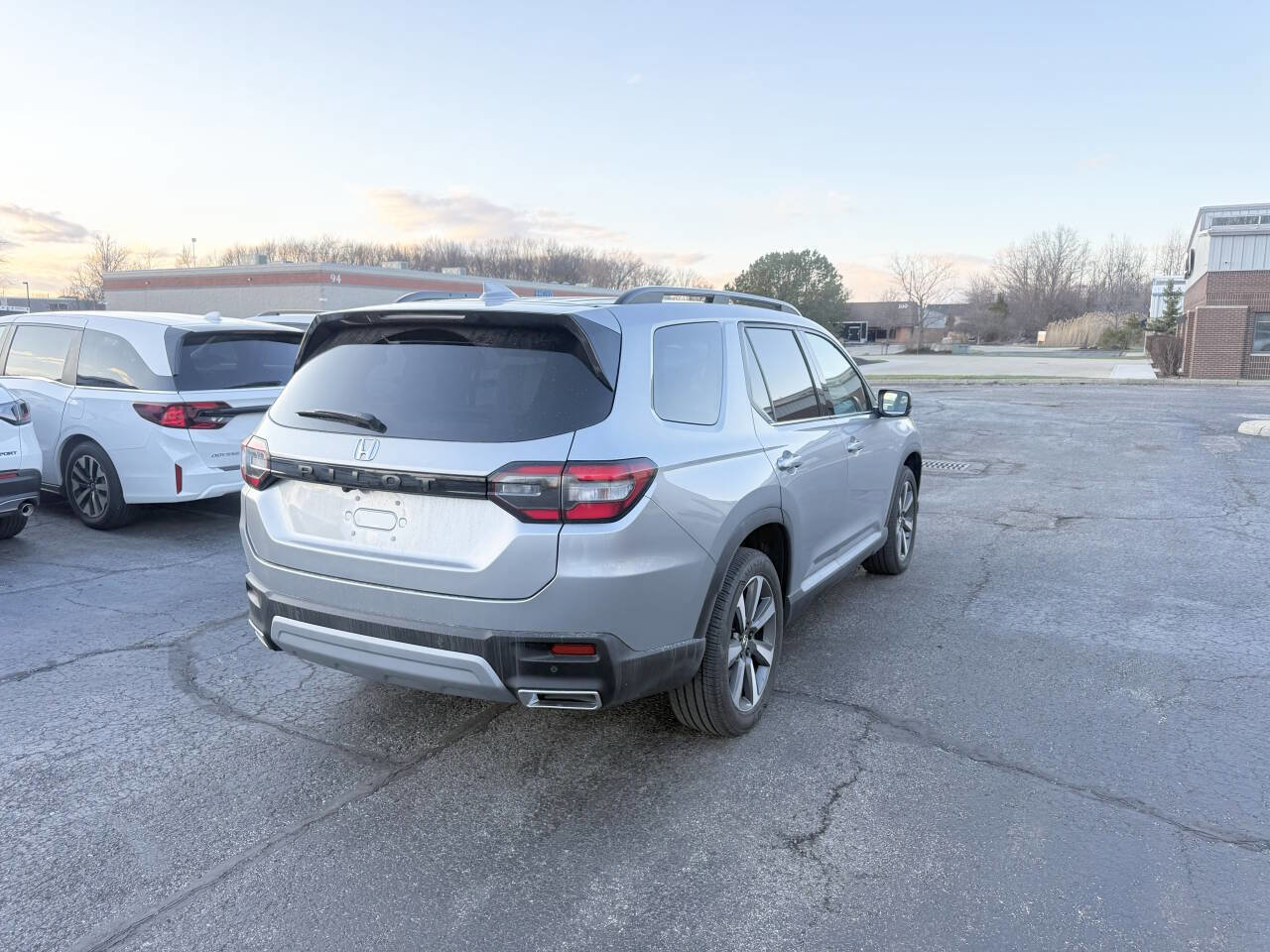 Used 2025 Honda Pilot Touring image 6