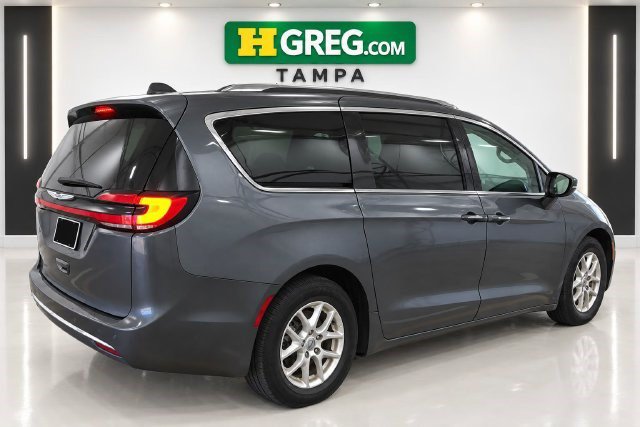 Used 2021 Chrysler Pacifica Touring-L FWD image 6