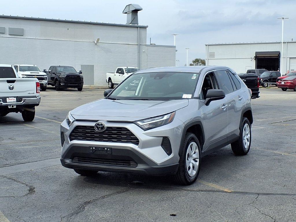 Used 2025 Toyota RAV4 LE AWD/4WD image 2