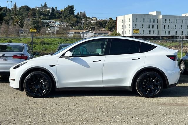 Used 2023 Tesla Model Y Long Range image 11