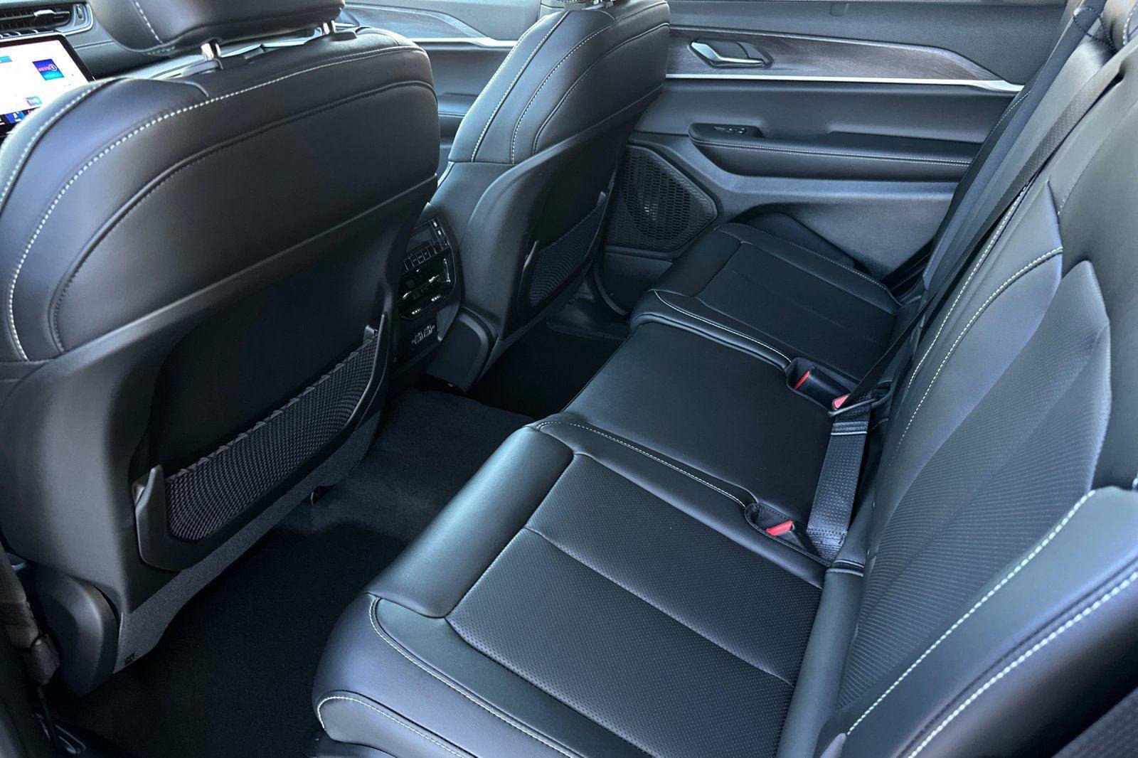 New 2025 Jeep Grand Cherokee L Limited w/ Luxury Tech Group II image 9