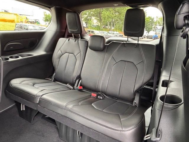 New 2026 Chrysler Pacifica Select image 15