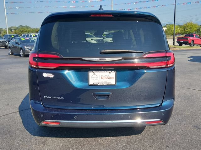 Used 2023 Chrysler Pacifica Touring-L FWD image 4