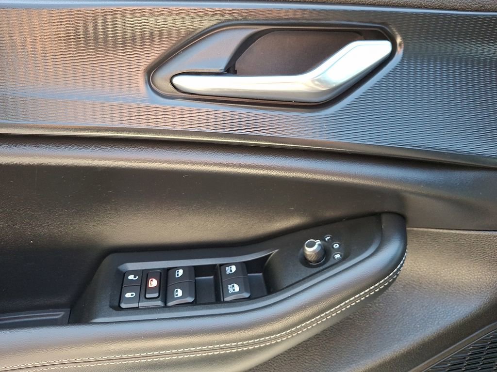 Used 2025 Jeep Grand Cherokee Altitude image 15