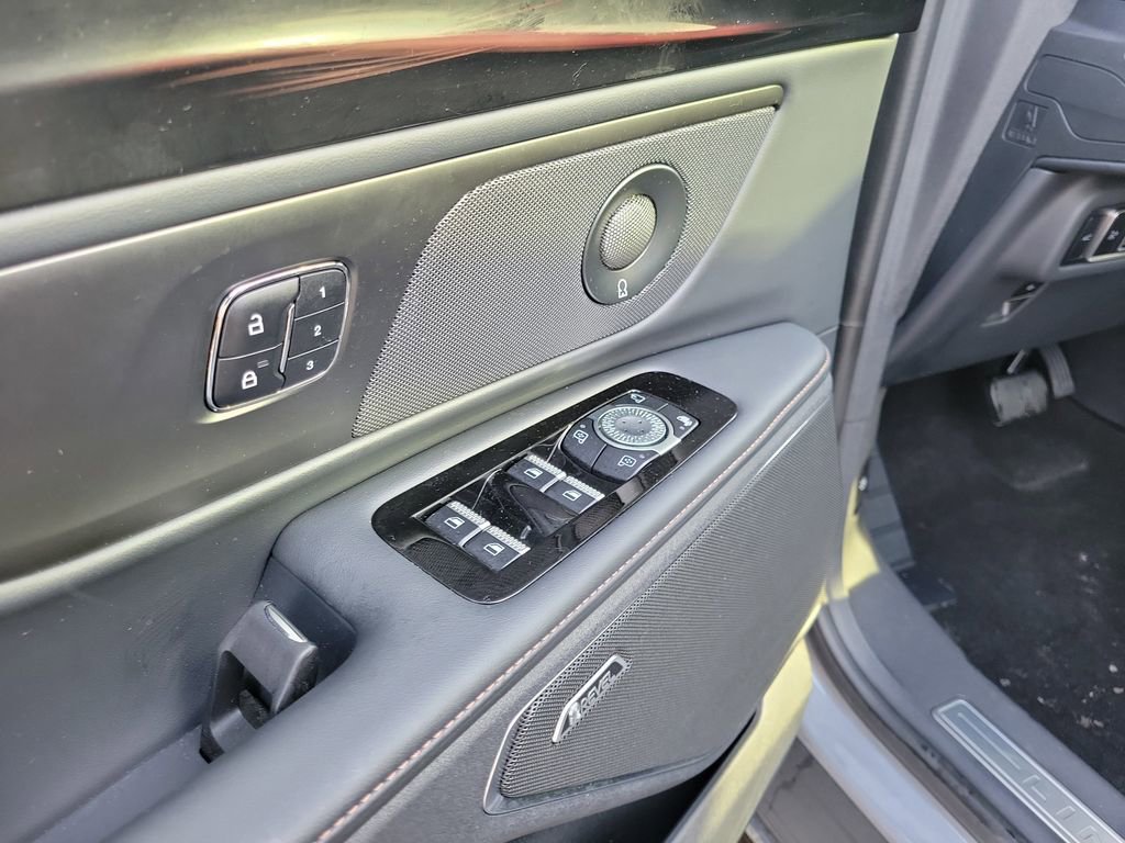 Certified 2024 Lincoln Nautilus Reserve w/ Equipment Group 202A image 19