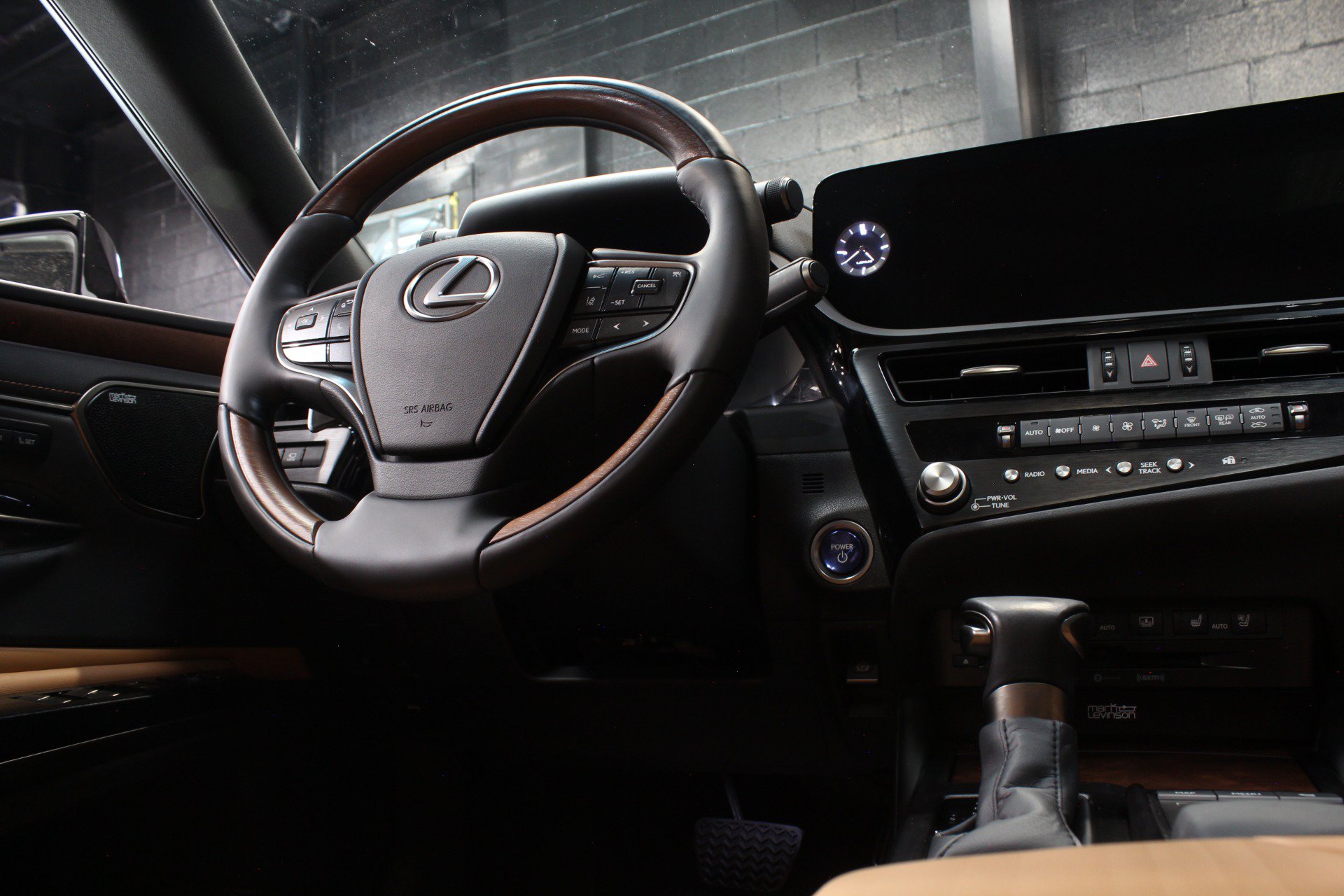 Used 2022 Lexus ES 300h Ultra Luxury w/ Accessory Package 2 FWD image 55