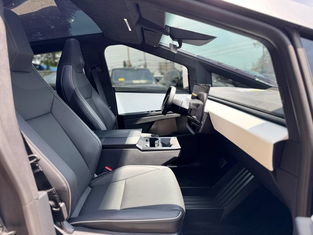 Used 2024 Tesla Cybertruck Cyberbeast AWD/4WD image 28