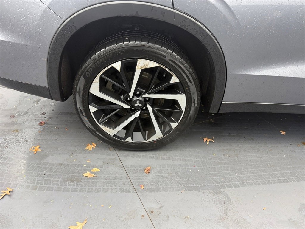 Used 2022 Mitsubishi Outlander SE image 34
