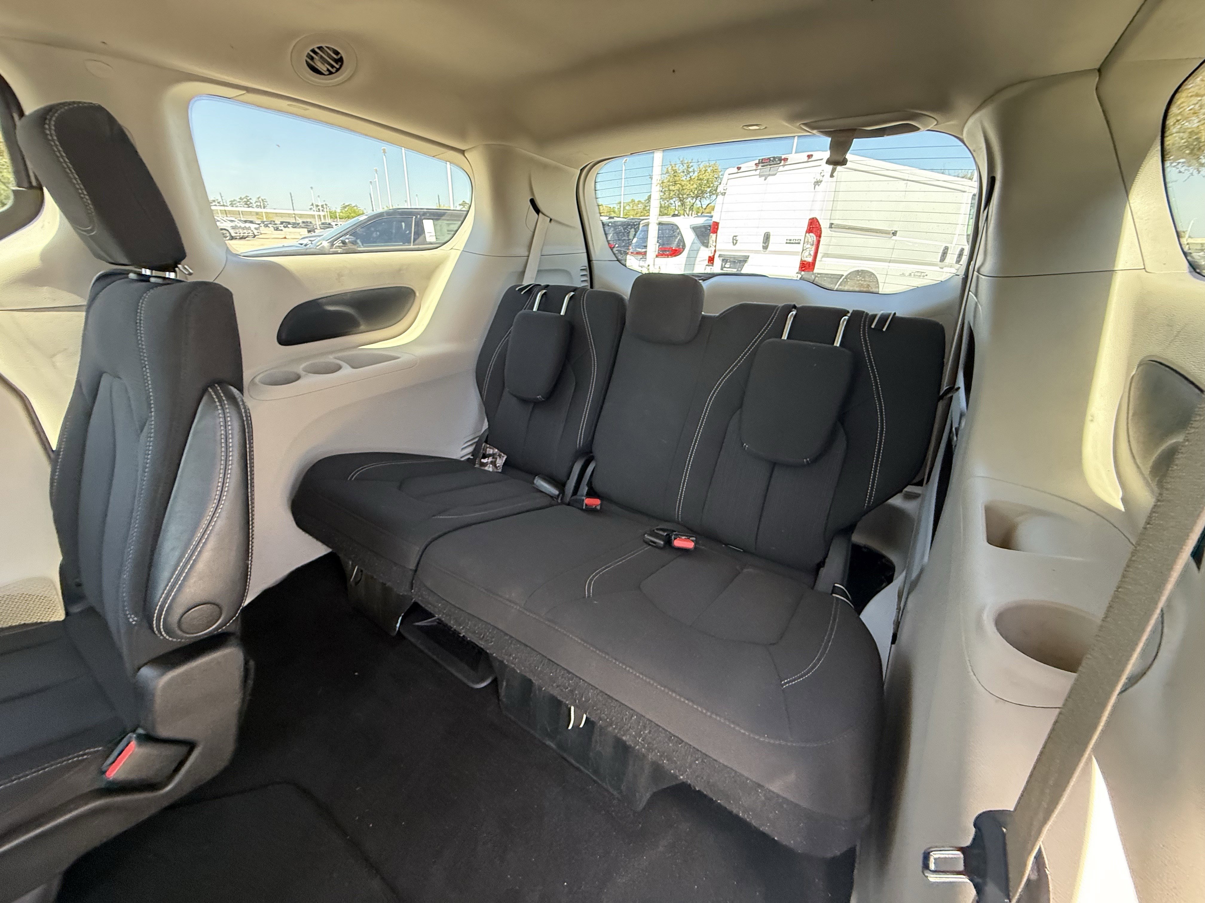 Used 2023 Chrysler Voyager LX image 30