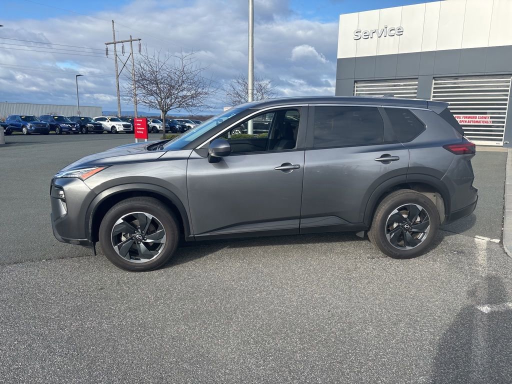 Used 2024 Nissan Rogue SV AWD/4WD image 4