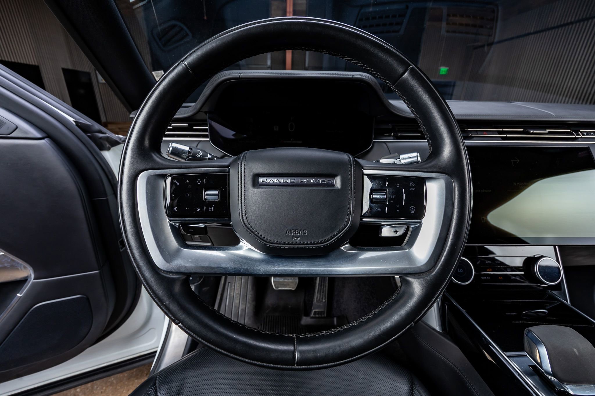 Used 2022 Land Rover Range Rover SE image 15