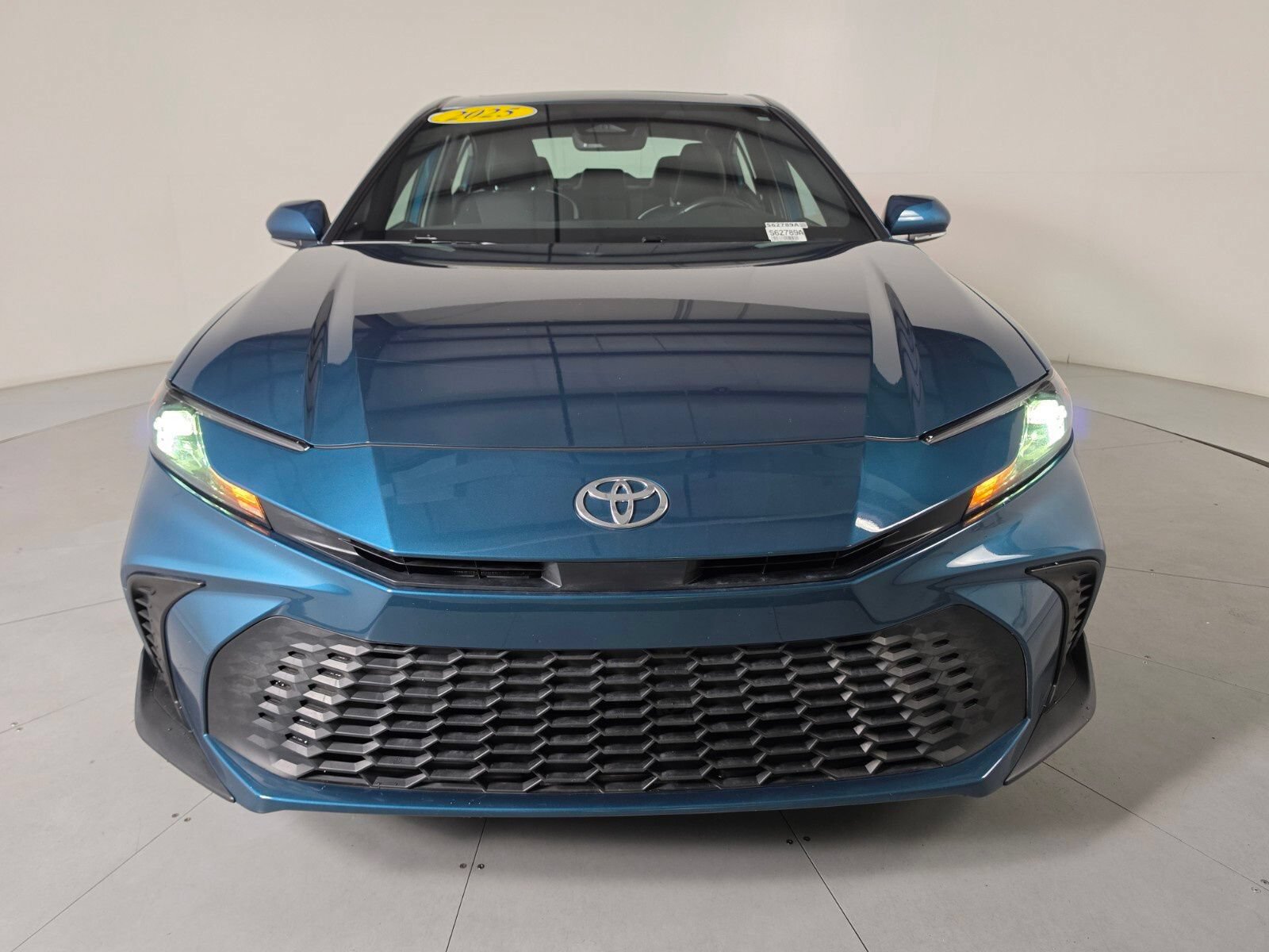 Used 2025 Toyota Camry SE w/ Convenience Package AWD/4WD image 8