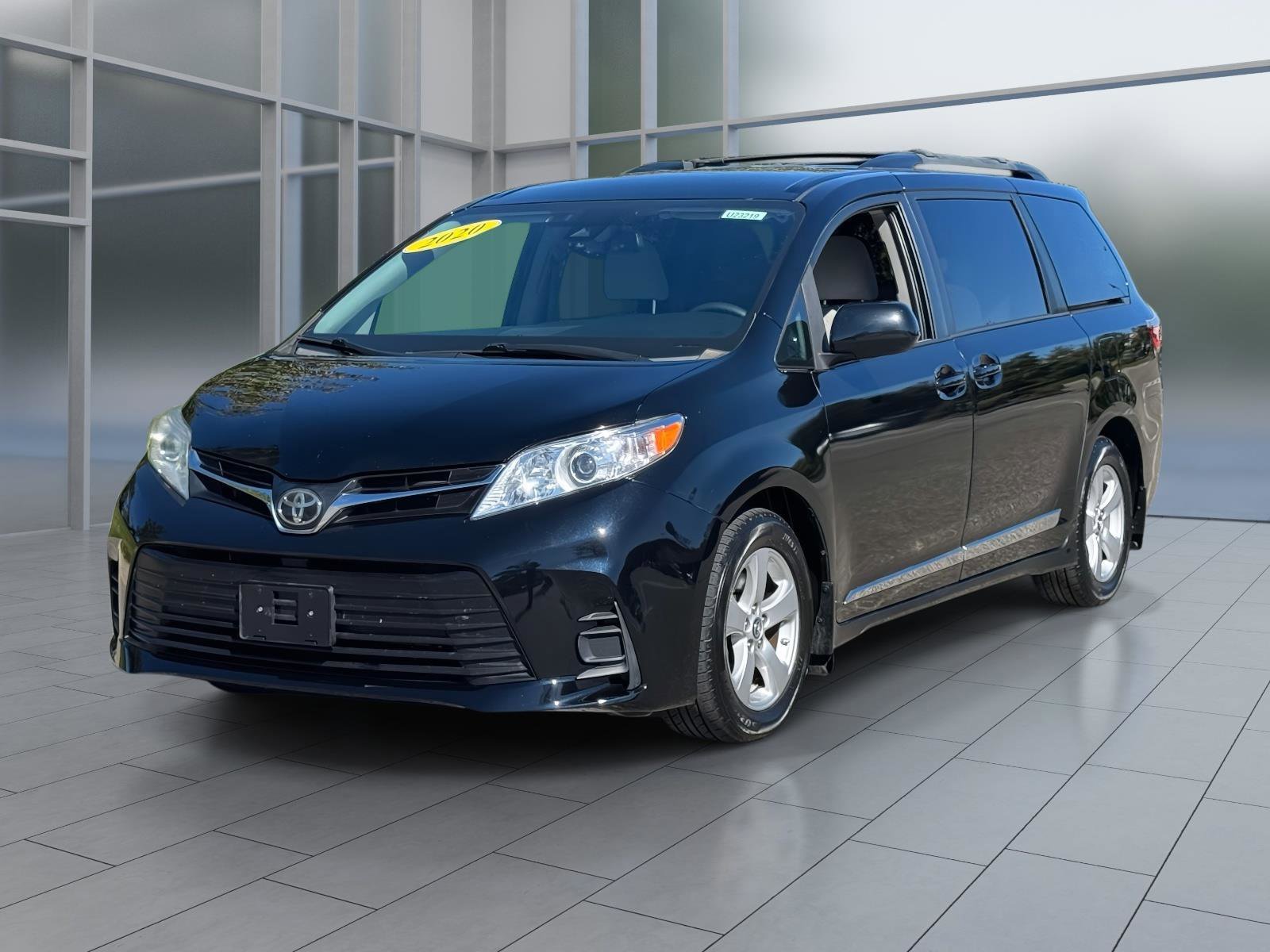 Used 2020 Toyota Sienna LE w/ Cargo Management Package image 1