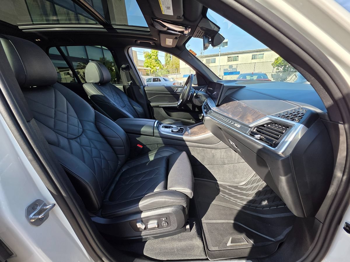 Used 2024 BMW X5 xDrive40i w/ Parking Assistance Package AWD/4WD image 16