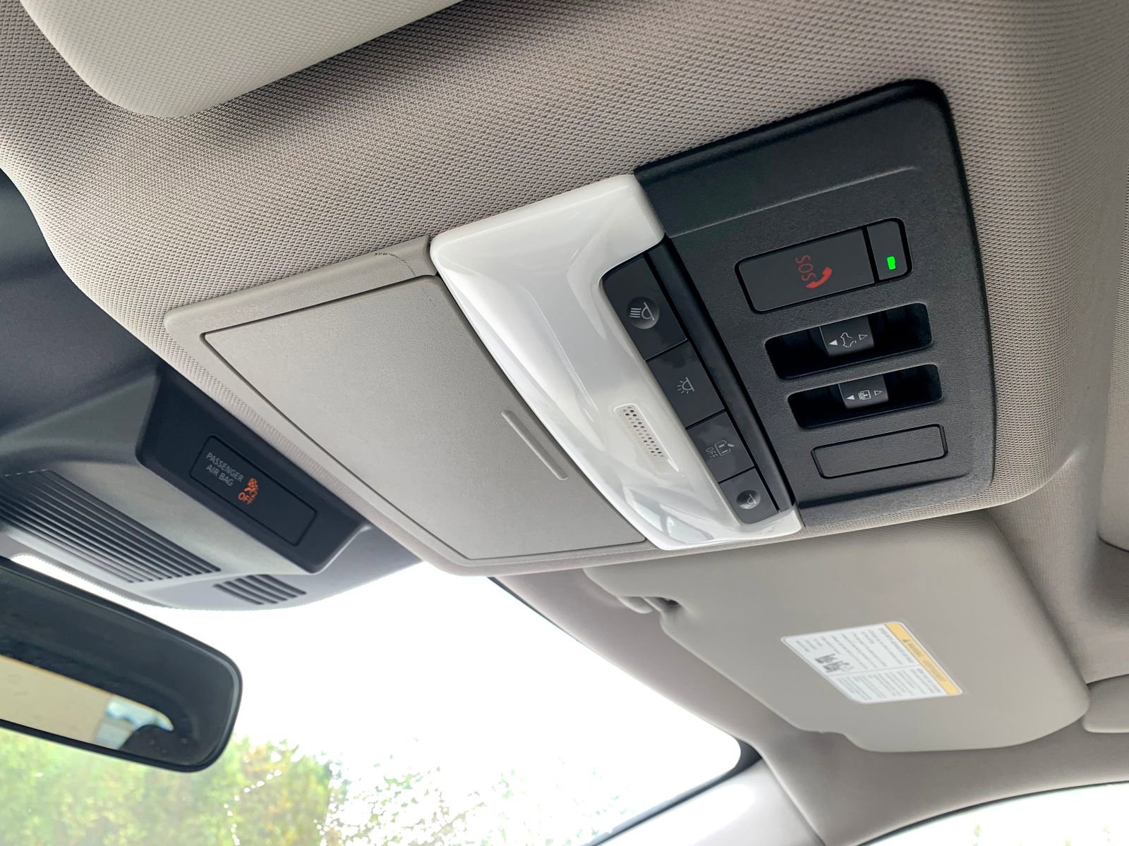 Used 2022 Nissan Rogue SV w/ SV Premium Package image 16