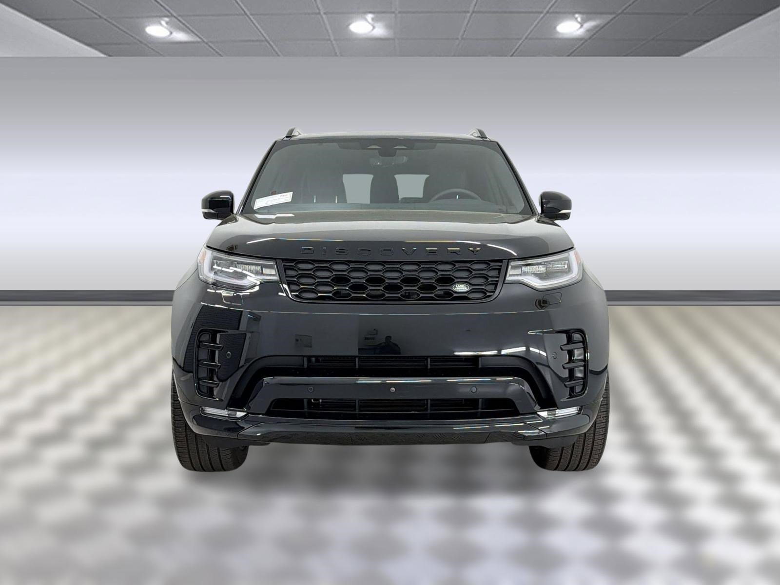Used 2025 Land Rover Discovery Dynamic SE image 6