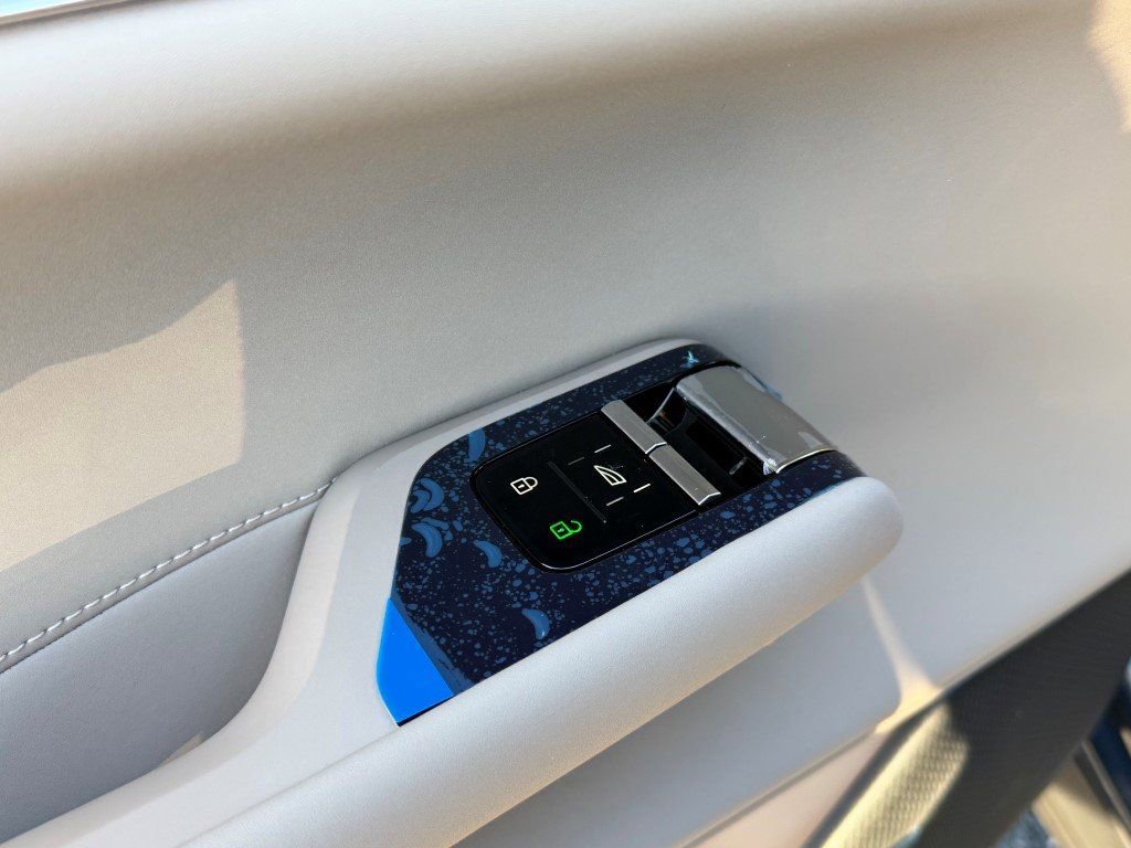 New 2025 Volvo EX90 Ultra w/ Protection Package Premier image 17