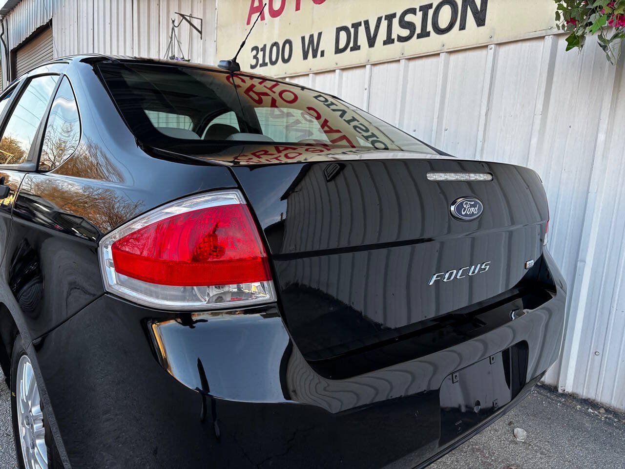 Used 2010 Ford Focus SE FWD image 8