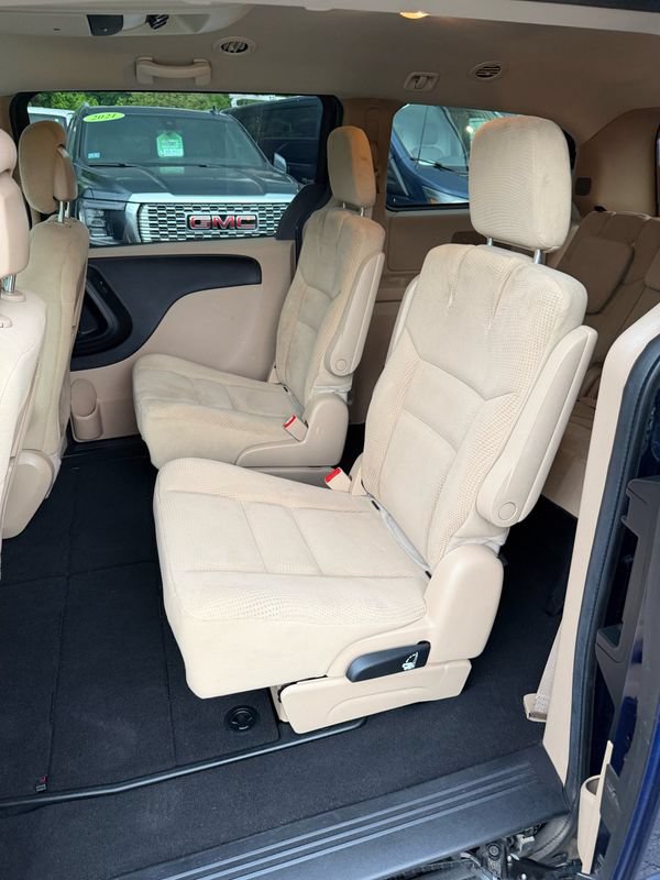Used 2016 Dodge Grand Caravan SXT w/ Rear Park Assist Package FWD image 10