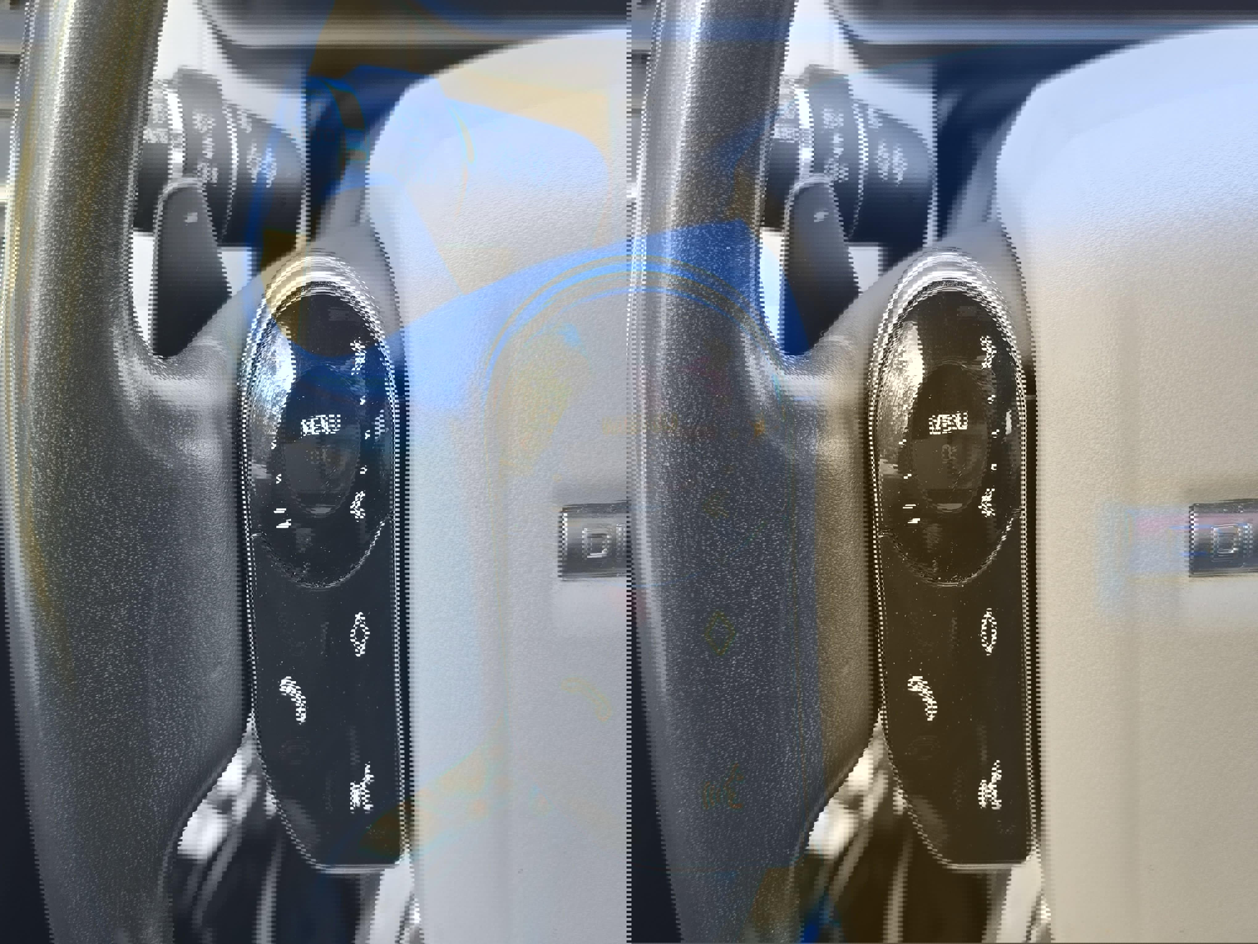 Used 2019 Land Rover Discovery HSE image 18