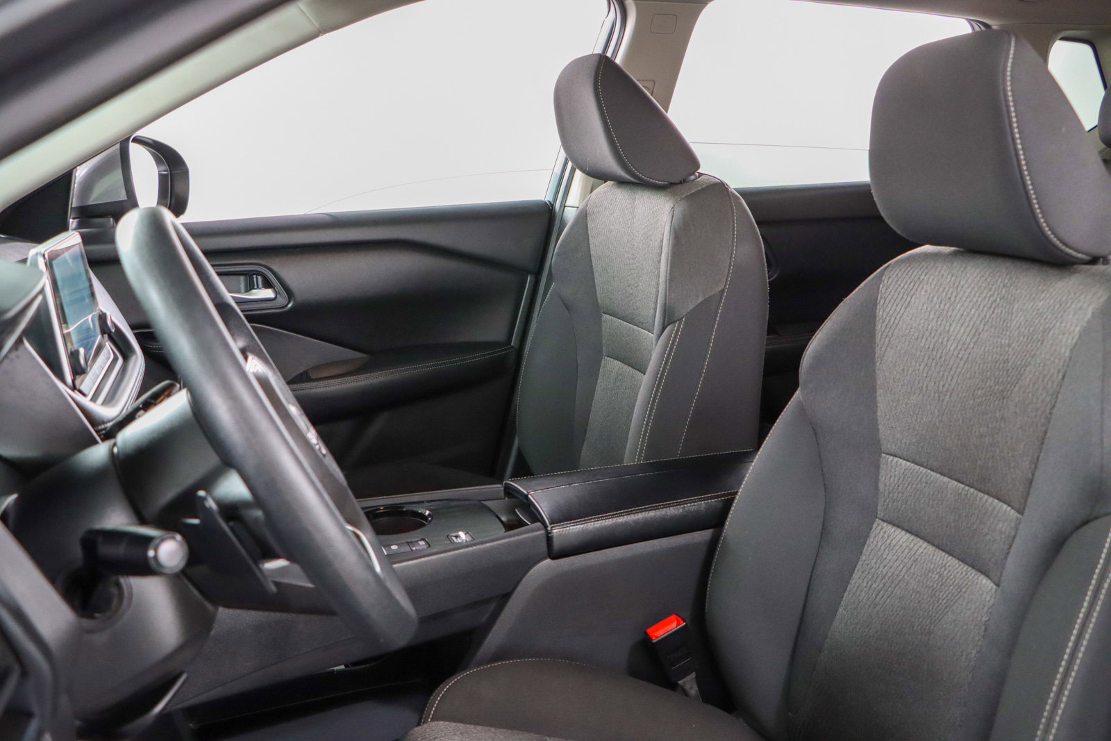 Used 2024 Nissan Rogue SV image 23