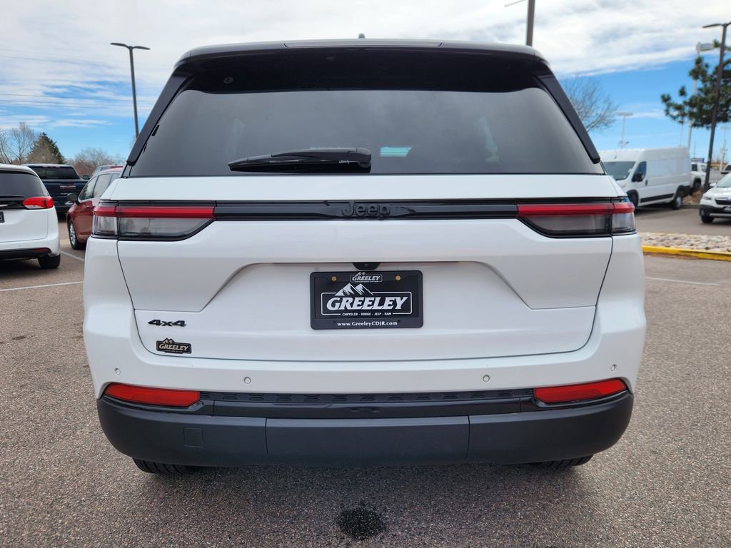 Certified 2024 Jeep Grand Cherokee Altitude image 11