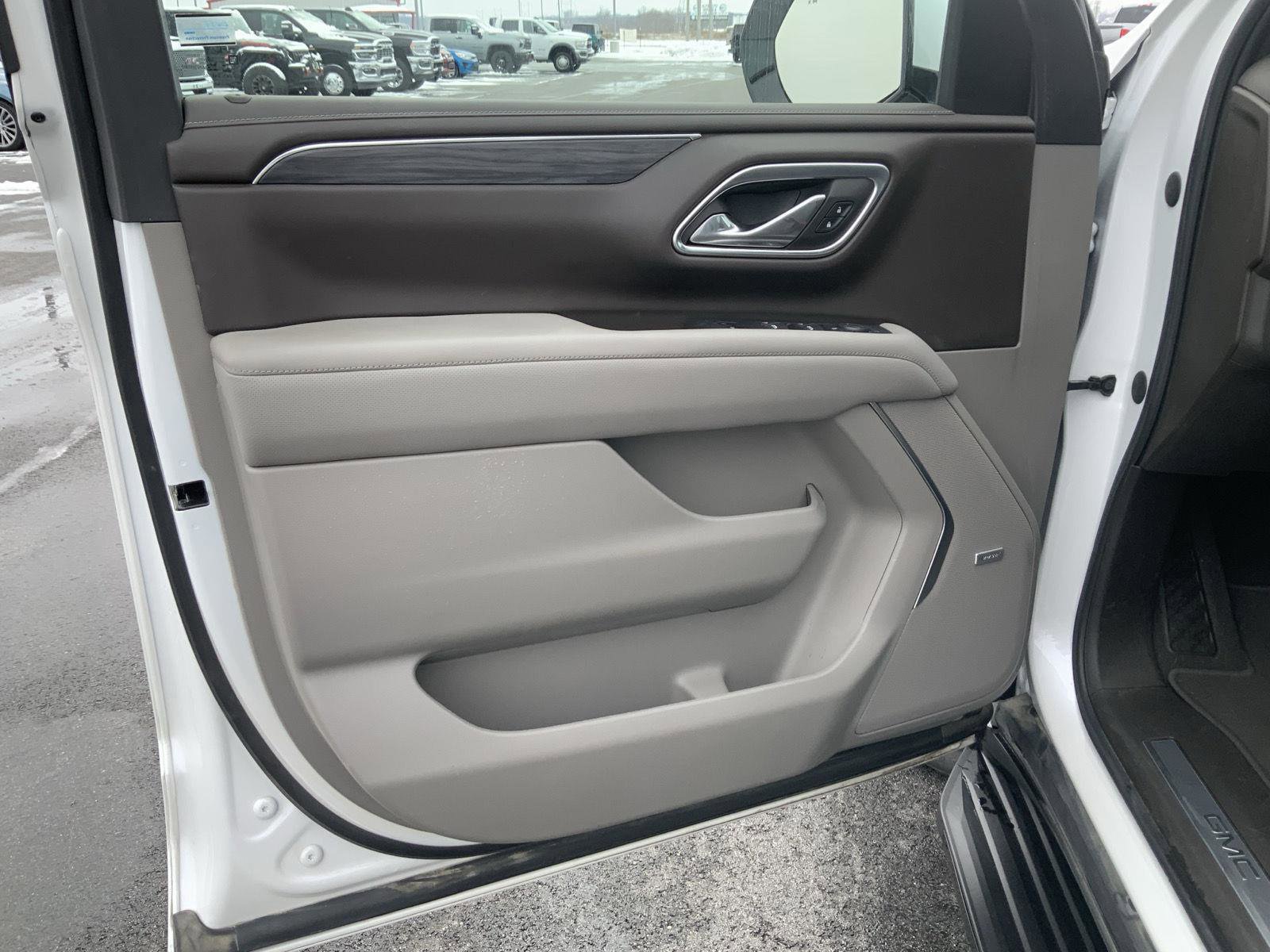 Used 2023 GMC Yukon SLT image 25