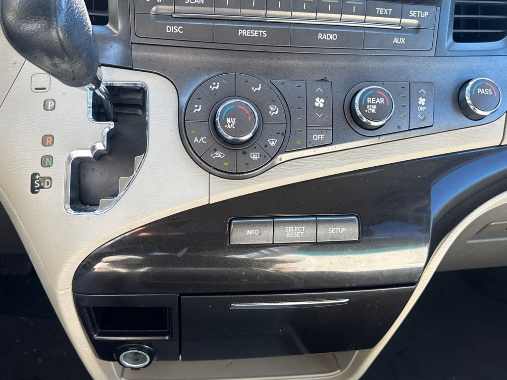 Used 2011 Toyota Sienna LE FWD image 24
