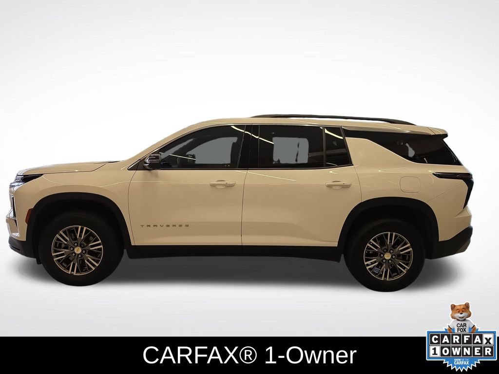 Used 2024 Chevrolet Traverse LT FWD image 2