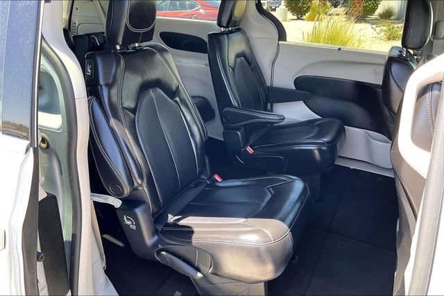Used 2023 Chrysler Pacifica Touring-L FWD image 26
